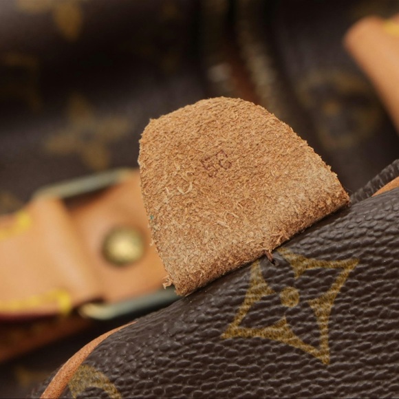 Louis Vuitton Classic Keepall Bandouliere 50 in Monogram Canvass and Leather - Picture 4 of 9